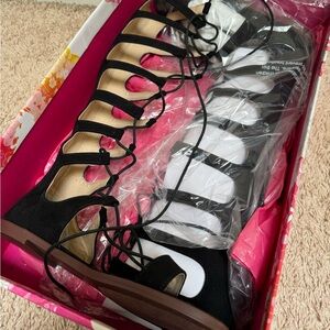 Black Chinese laundry gladiator sandals